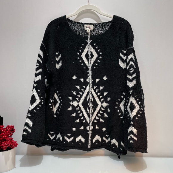 LAST ONE! ON SALE! Soft Aztec Sweater - Picture 4 of 9
